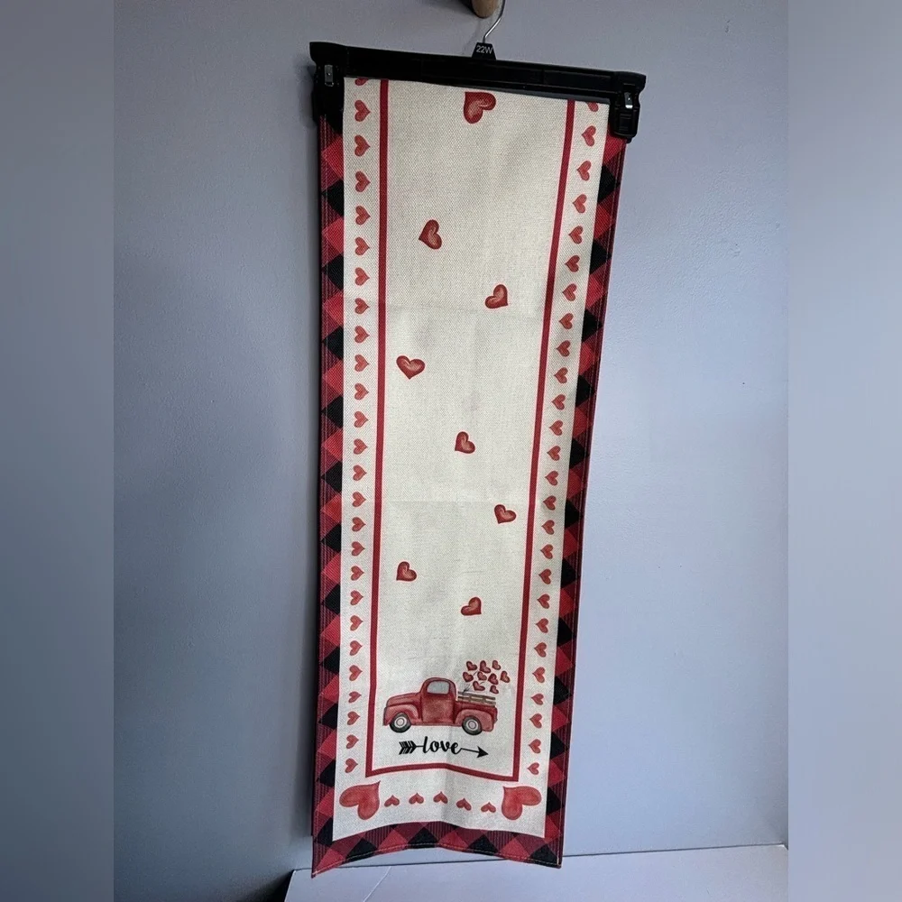 TABLE RUNNER (LOVE, TRUCKS, HEARTS)